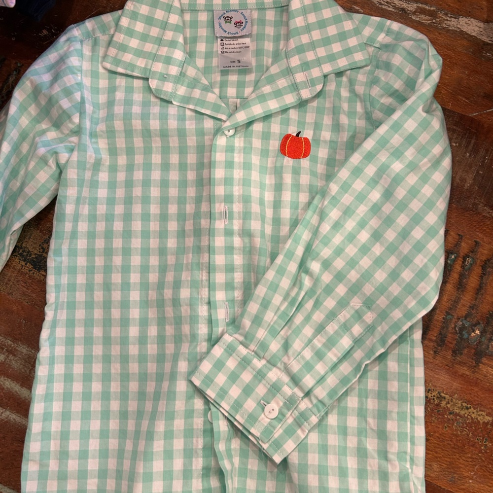 Dress shirt with pumpkin